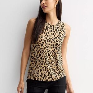 Iman Global Chic Leopard Cheetah Print Sleeveless Crewneck Lightweight Tank Top.